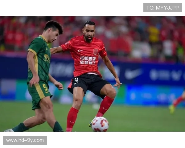 孤独患者的足球梦：在绿茵场上寻找失落的自己